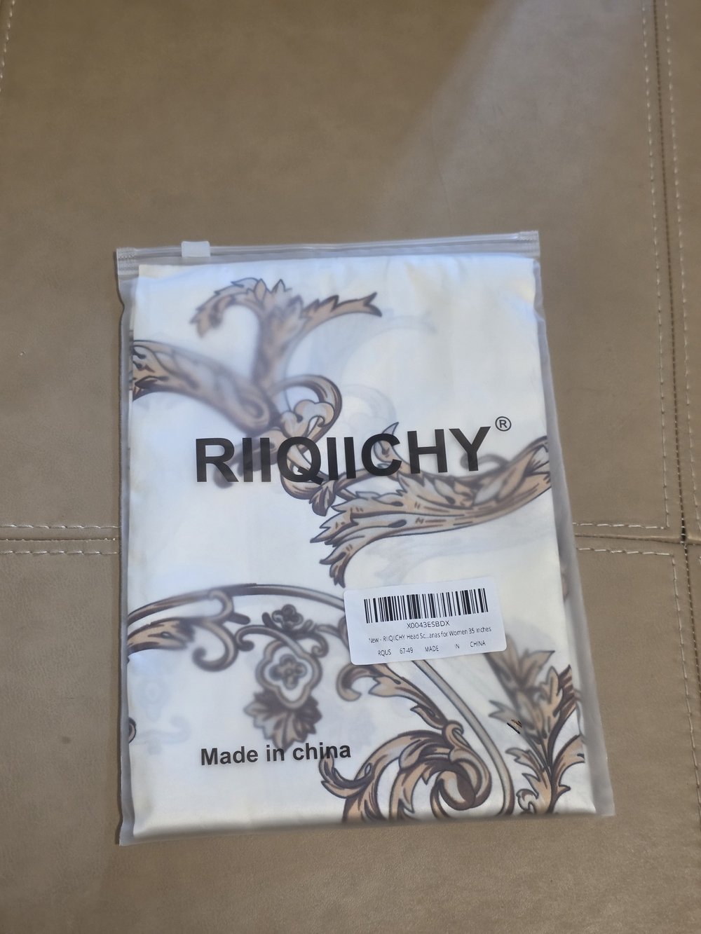 Riiqiichy Women's White Scarf with Tan Scroll Print